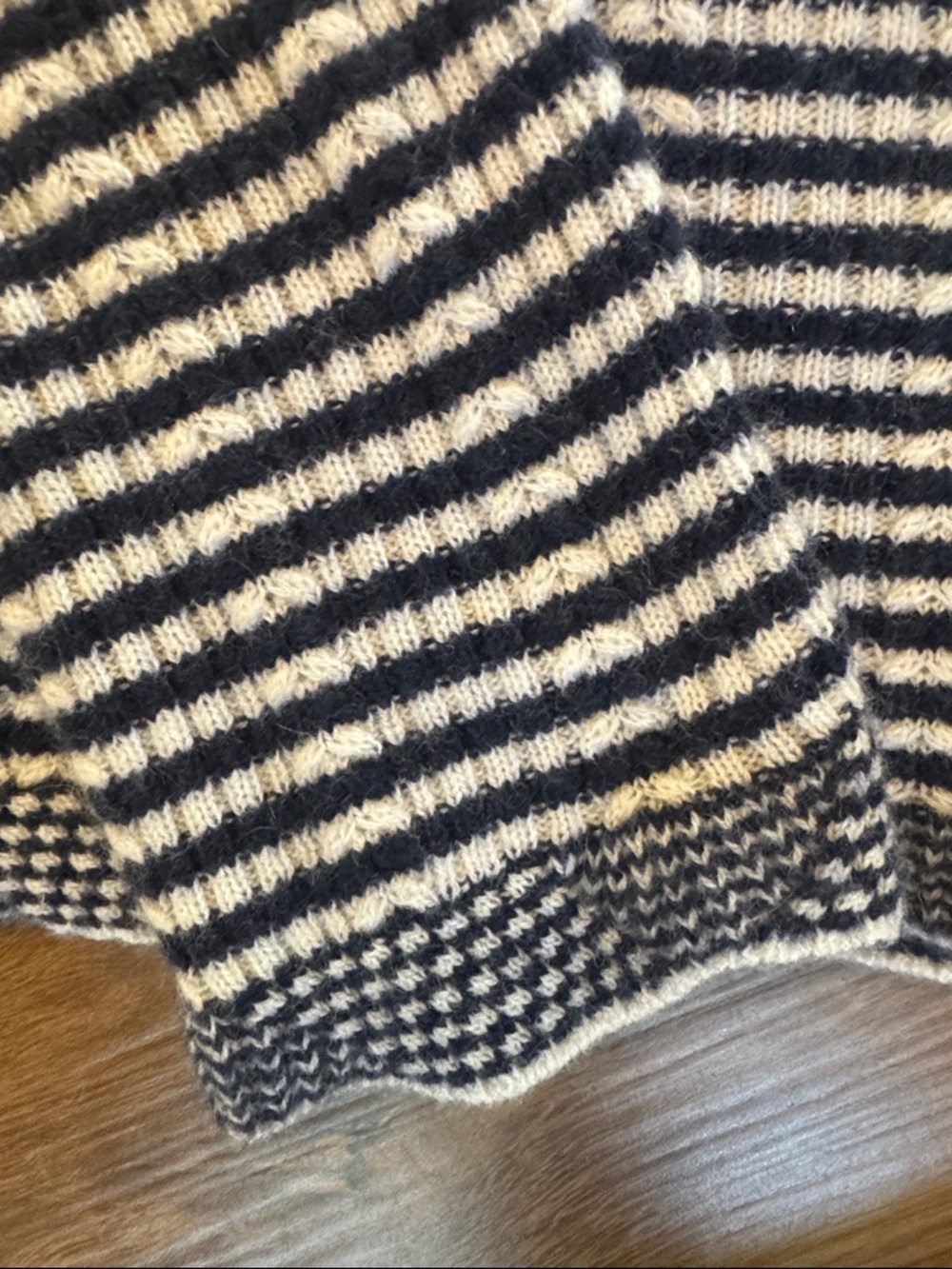 Allude cashmere/wool Striped Navy & White Crewneck Sweater with Red Trim - Picture 4 of 5